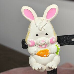 Vintage Avon 1973 Funny Bunny Pin Pal Fragrance Glacé Brooch